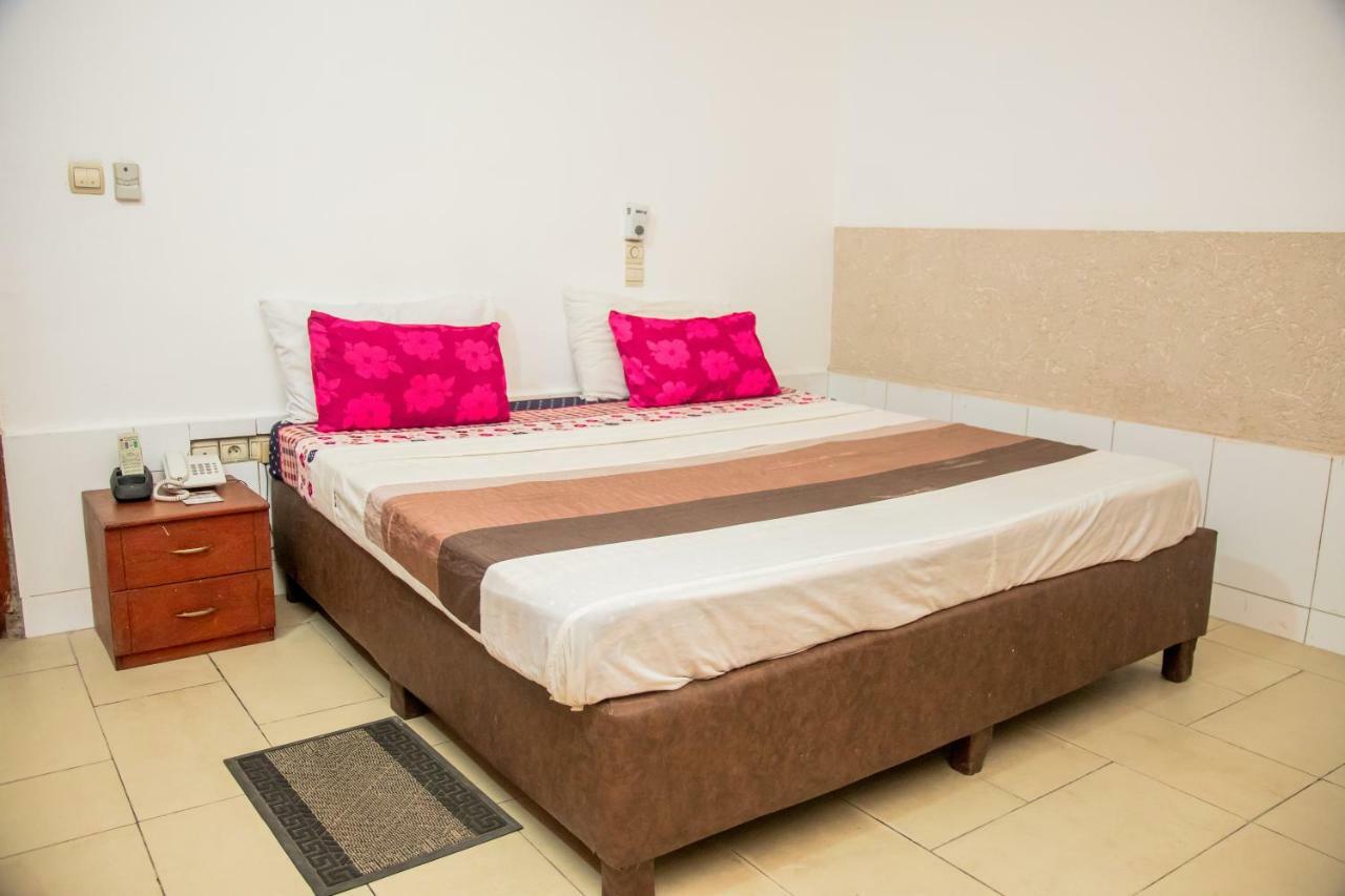 Senateur Hotel Agontinkon Cotonou Esterno foto