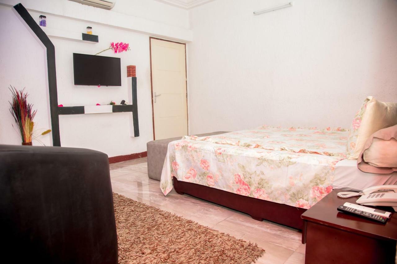 Senateur Hotel Agontinkon Cotonou Esterno foto
